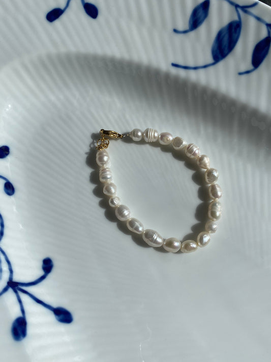 Rustic bracelet with freshwater pearls